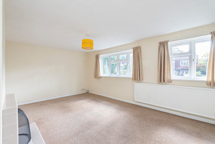 2 Bedroom Apartment For Sale In Ranmore Court, St. Pauls Road West, RH4