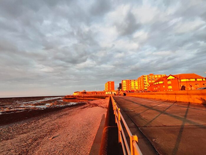 2 Bedroom Flat To Rent In McKinlay Court, The Parade, Birchington, Kent, CT7