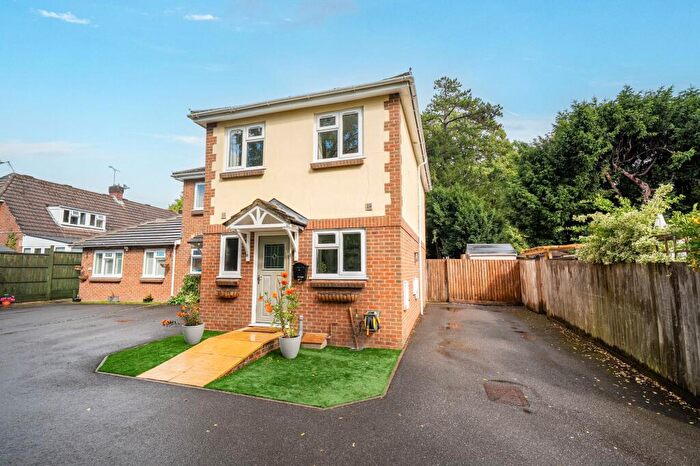 3 Bedroom Semi-Detached House For Sale In Woodlands Way, Andover, SP10