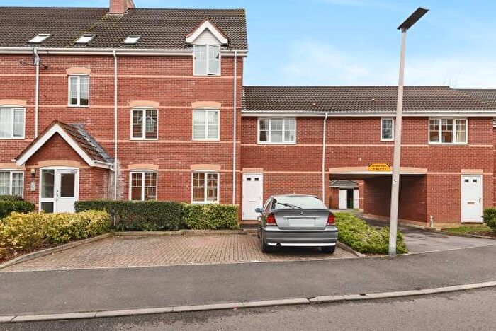 2 Bedroom Flat For Sale In Newbury, Berkshire, RG14