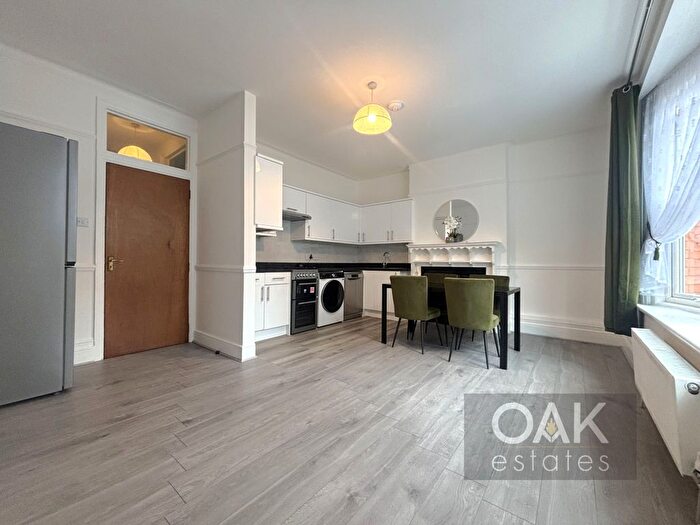 2 Bedroom Flat To Rent In Aldermans Hill, London, N13