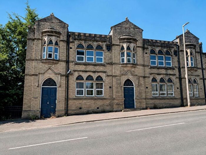 Detached House For Sale In Greenview, Briggate, Brighouse, West Yorkshire, HD6