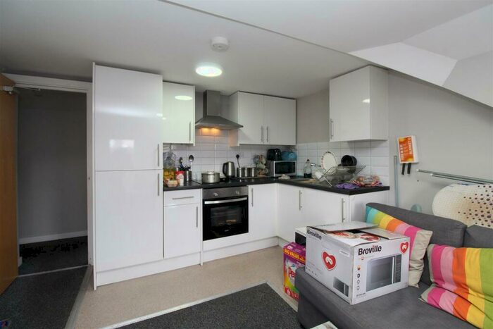 2 Bedroom Flat To Rent In Lower Cathedral Road, Cardiff, CF11