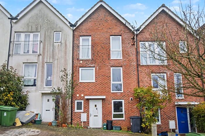 4 Bedroom Terraced House To Rent In Risinghurst Mews, Marnel Park, RG24