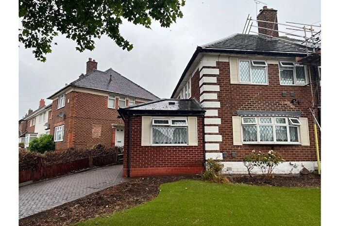 4 Bedroom Semi-Detached House To Rent In Kelynmead Road, Kitts Green, Birmingham, B33