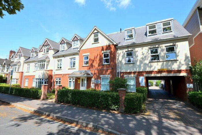 2 Bedroom Flat To Rent In Maybury Road, Woking, Surrey, GU21