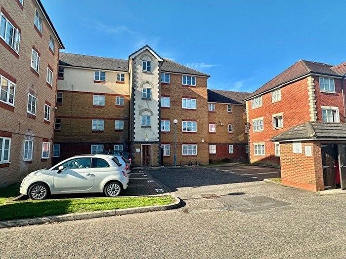 2 Bedroom Flat To Rent In Bellingham Court, Barking, IG11