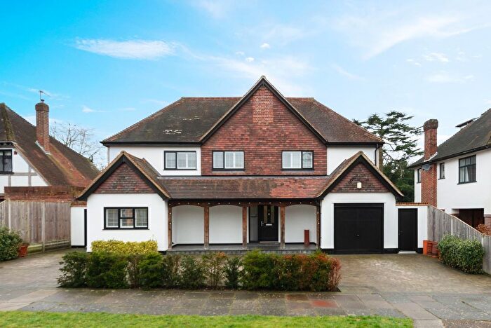 6 Bedroom Detached House For Sale In The Meadow, Chislehurst, BR7