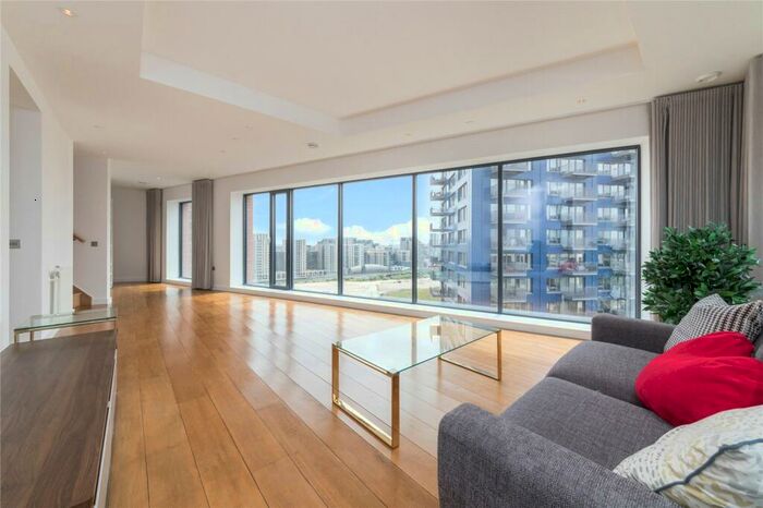 2 Bedroom Flat To Rent In Java House, Botanic Square, E14