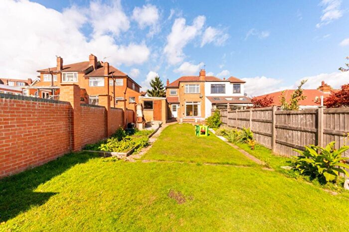 3 Bedroom Semi-Detached House To Rent In Elm Close, Surbiton, KT5