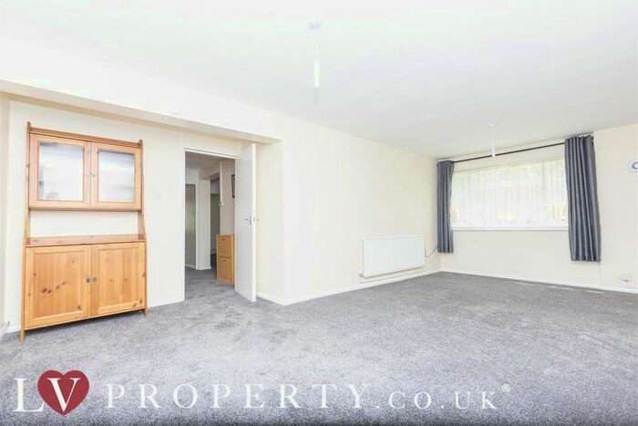 2 Bedroom Flat To Rent In Bishops Close, Cape Hill, Smethwick, B66