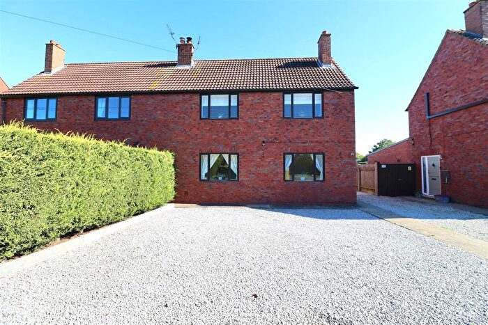 3 Bedroom Semi-Detached House For Sale In Station Road, Foggathorpe, YO8