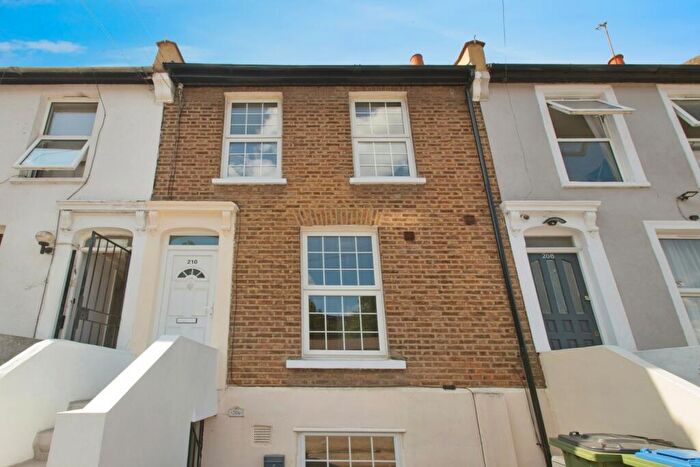 2 Bedroom Flat For Sale In Congleton Grove, London, SE18
