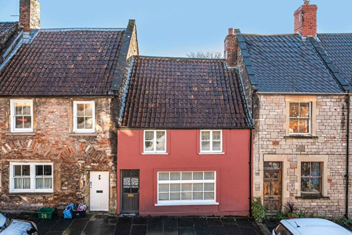 2 Bedroom Cottage For Sale In St Thomas Street, Wells, BA5