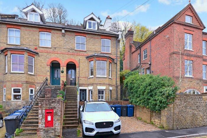 1 Bedroom Flat To Rent In Croft Road, Godalming, Surrey, GU7