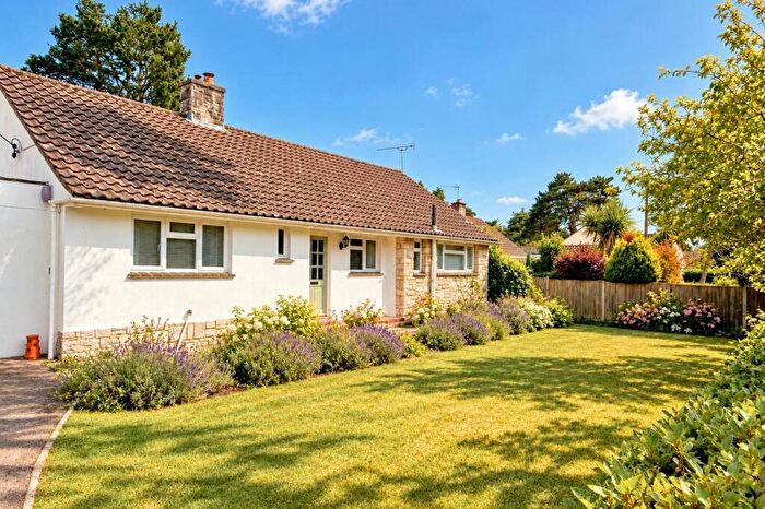 3 Bedroom Bungalow For Sale In Oaks Drive, Ringwood, BH24