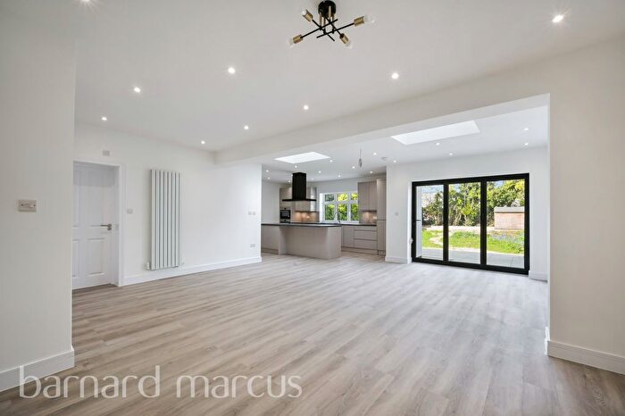 4 Bedroom Property To Rent In Queens Avenue, London, N20