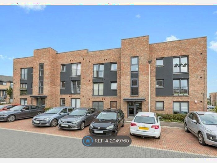 3 Bedroom Flat To Rent In Skylark Place, Edinburgh, EH15