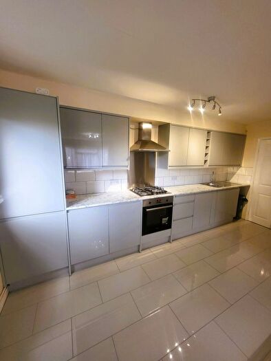 2 Bedroom Flat To Rent In High Trees Court, Hanwell, W7