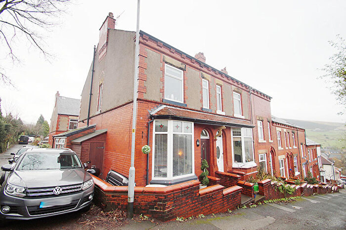 3 Bedroom Town House For Sale In North Avenue, Greenfield, OL3