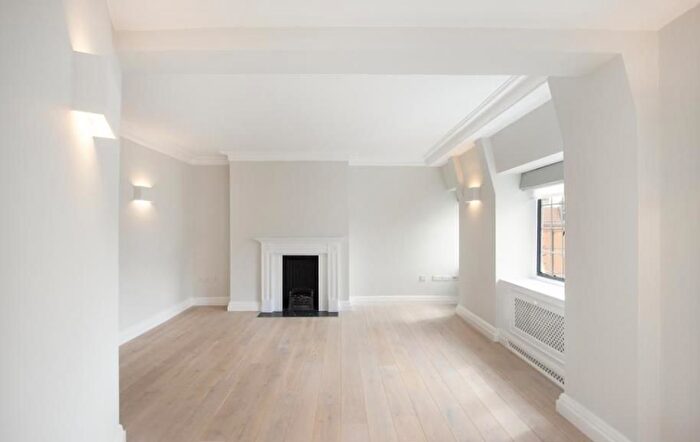 2 Bedroom Flat To Rent In Harrowby Street, Marylebone, London, W1H