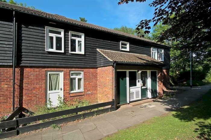 1 Bedroom Apartment To Rent In Woodside Avenue, Chartham, CT4