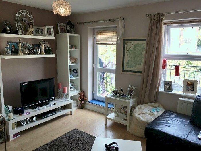 2 Bedroom Flat To Rent In Yew Tree House, High Wycombe, HP13