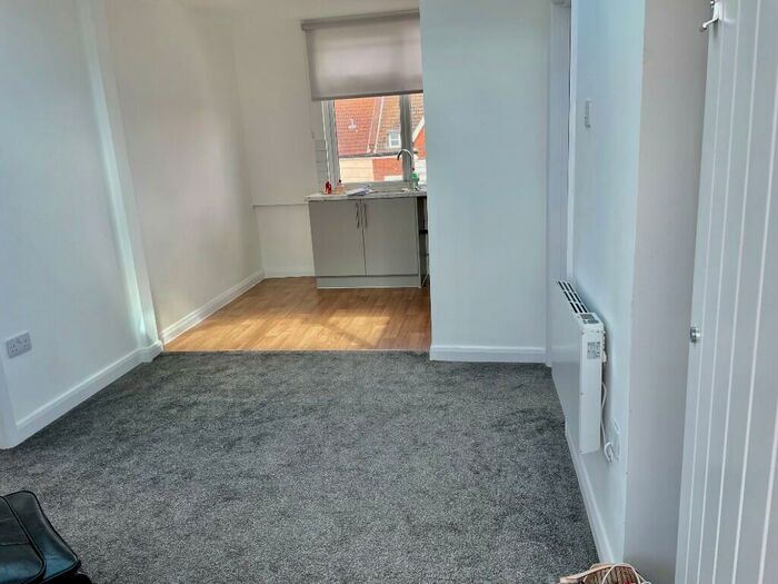 Studio To Rent In York Road, Southend-On-Sea, Essex, SS1