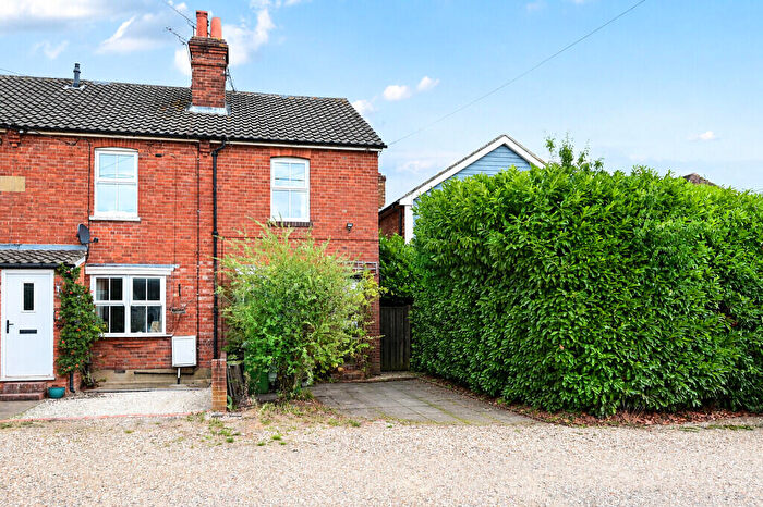 2 Bedroom End Of Terrace House For Sale In Green Lane, Sandhurst, GU47