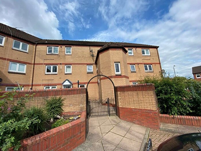 2 Bedroom Apartment To Rent In Claythorn Circus, Calton, G40