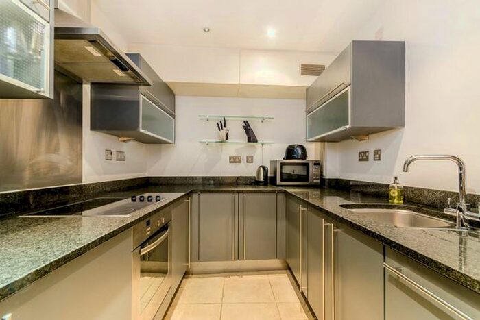 3 Bedroom Flat To Rent In Albert Embankment, Southwark, London, SE1