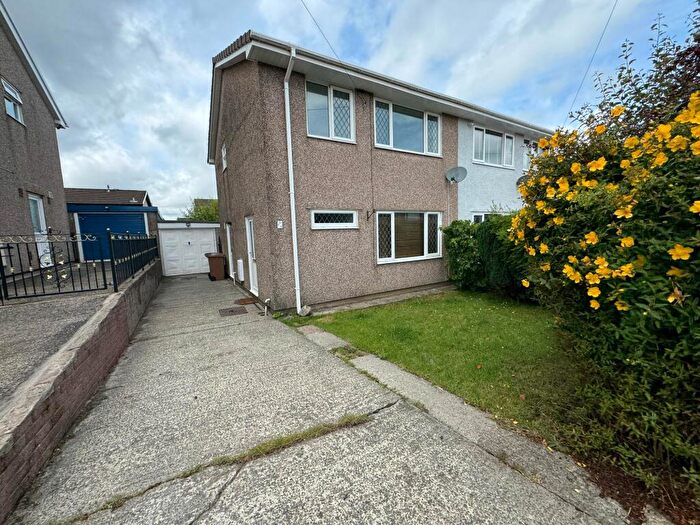 3 Bedroom Semi-Detached House To Rent In Pen-Derri Close, Oakdale, NP12