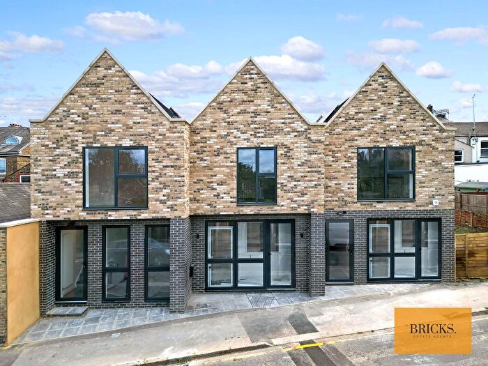 1 Bedroom Flat To Rent In Westbury Lane, Buckhurst Hill, IG9