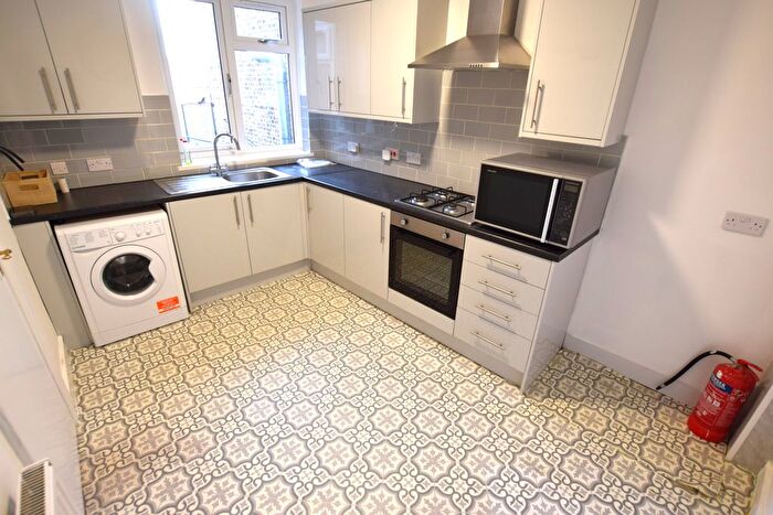 2 Bedroom Maisonette To Rent In Green Lane, Ilford, IG3