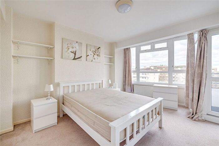 2 Bedroom Flat For Sale In Queen Caroline Street, London, W6