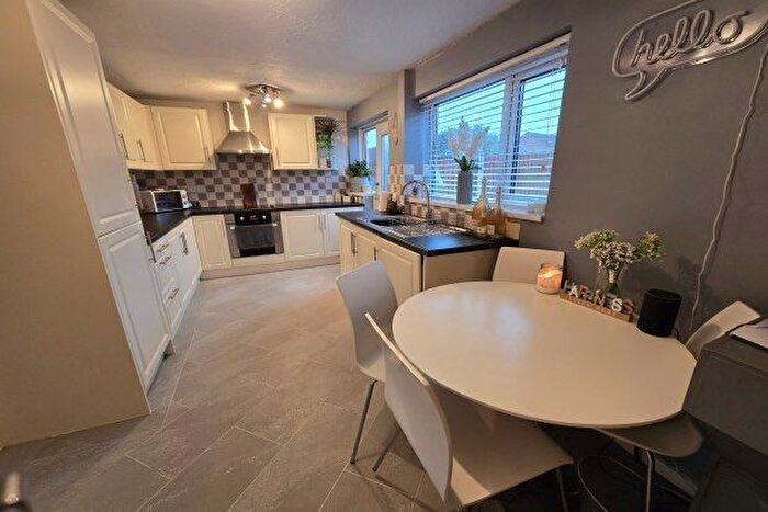 2 Bedroom Property To Rent In Spring Wood Close, Chesterfield, S41