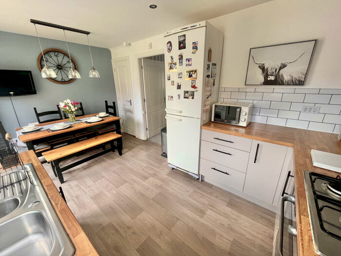 3 Bedroom End Of Terrace House For Sale In Duncan Drive, GL15