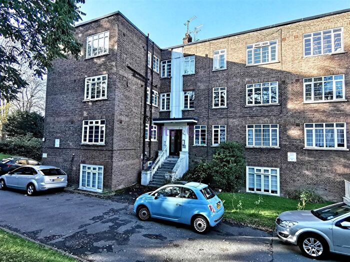 2 Bedroom Flat To Rent In South Croydon, CR0