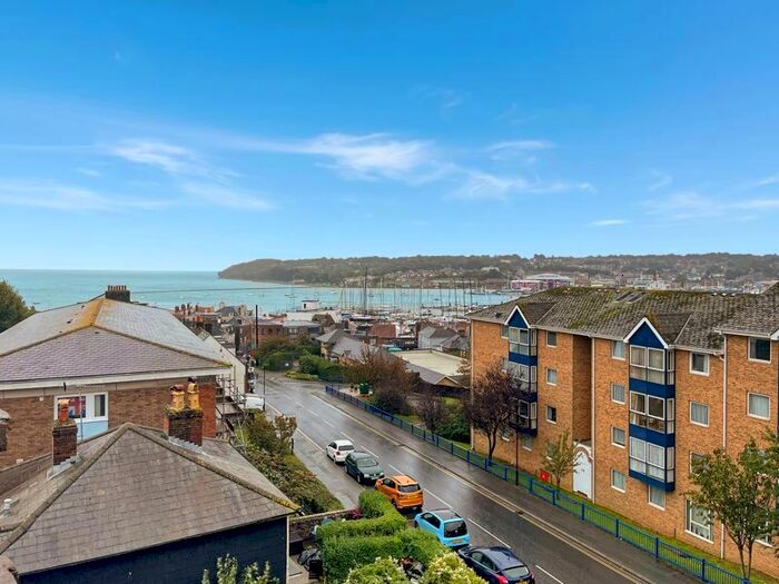 2 Bedroom Flat To Rent In Terminus Road, Cowes, PO31