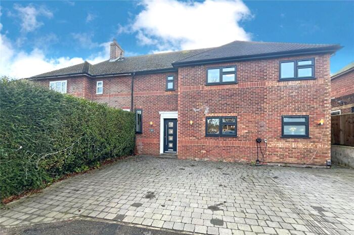 5 Bedroom Semi Detached House For Sale In Knights Road, Farnham, Surrey, GU9