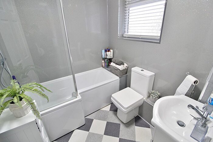 3 Bedroom End Of Terrace House For Sale In Bliss Close, Waterlooville, PO7