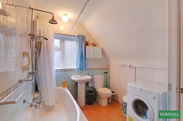 2 Bedroom Bungalow For Sale In Kimberley Drive, Lydney, Gloucestershire., GL15