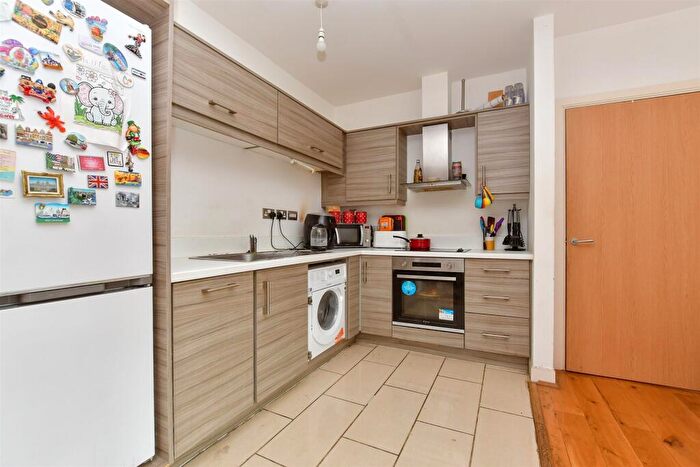 2 Bedroom Apartment For Sale In Woodstock Road, East Croydon, Croydon, Surrey, CR0