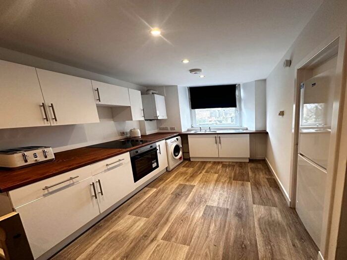 2 Bedroom Flat To Rent In Hilltown, Dundee, DD3