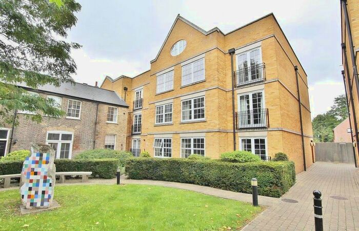 1 Bedroom Flat To Rent In Holme Court, Twickenham Road, Isleworth, TW7