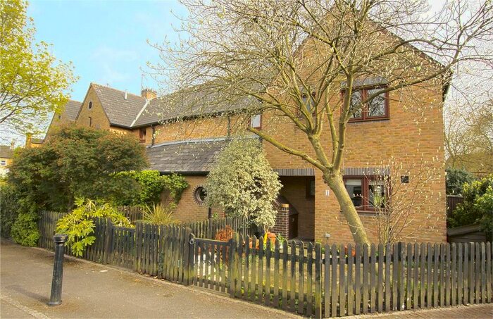 1 Bedroom Maisonette To Rent In Vine Cottages, Factory Yard, Ealing, W7