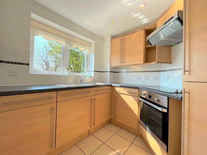 1 Bedroom Retirement Property To Rent In Snakes Lane West, Woodford Green, IG8