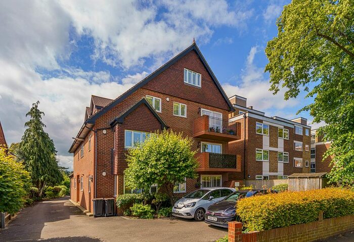 2 Bedroom Flat To Rent In Court Downs Road, Beckenham, BR3