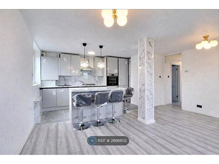 2 Bedroom Flat To Rent In Bewely Court, Southened On Sea, SS2