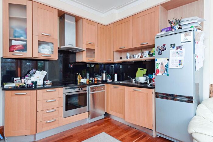 2 Bedroom Flat To Rent In Cholmeley Park, Highgate, London, N6
